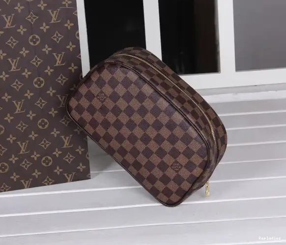 Rep ladies VUITTON LOUIS BAG TOILETRY 0605